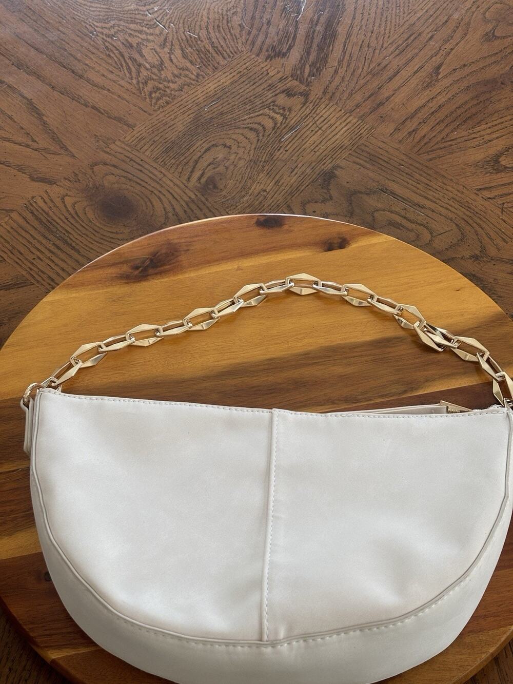 Universal Thread Beige Crescent Shoulder Bag Gold Chain Strap Zip Y2K Stylish